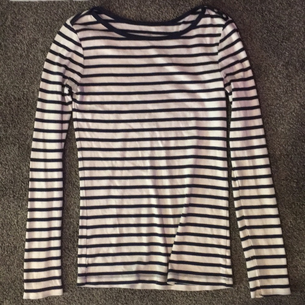 Gap. Women’s long sleeved shirt.
